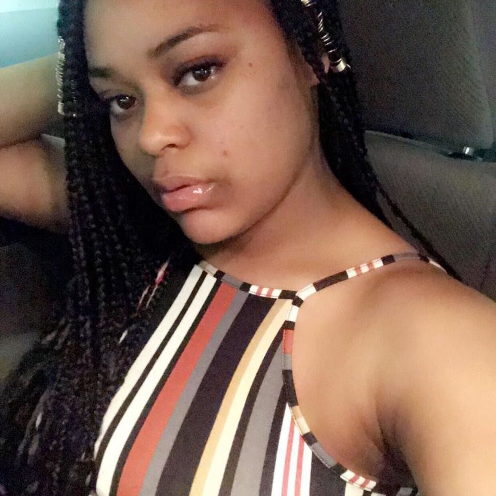 Meet your Posher, Alexis